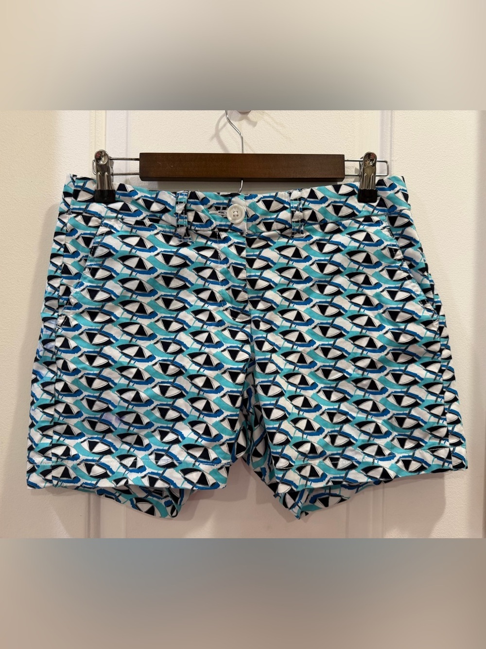 crown & ivy  Everyday Casual Shorts Umbrella Size 4